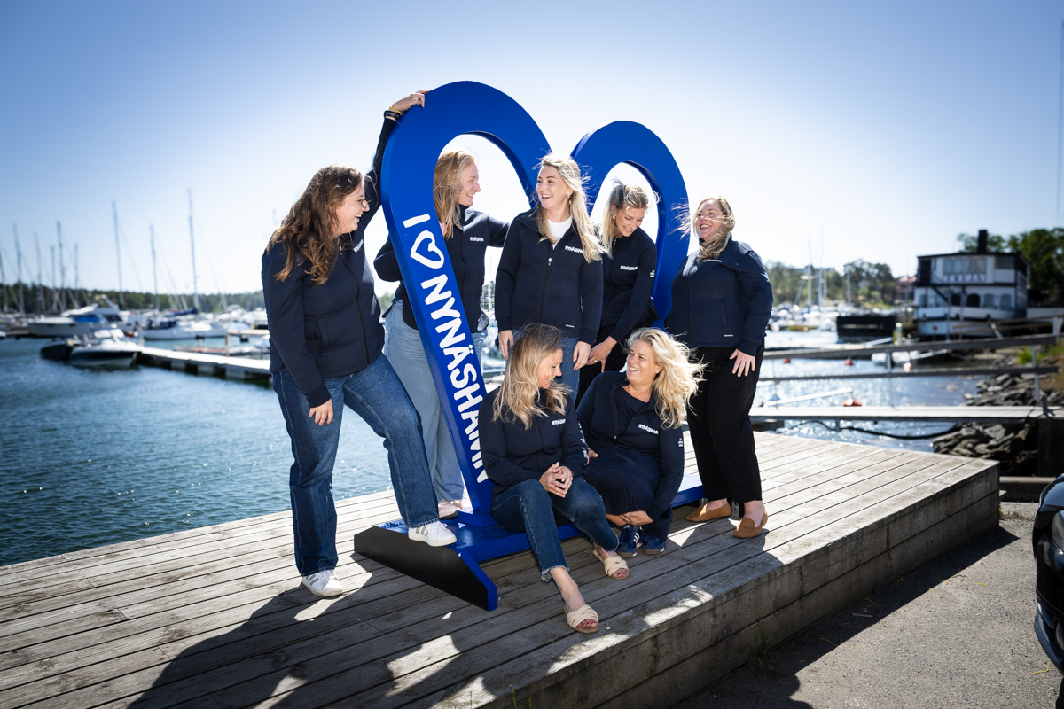 Näringslivsavdelningen i blåsig hamn
