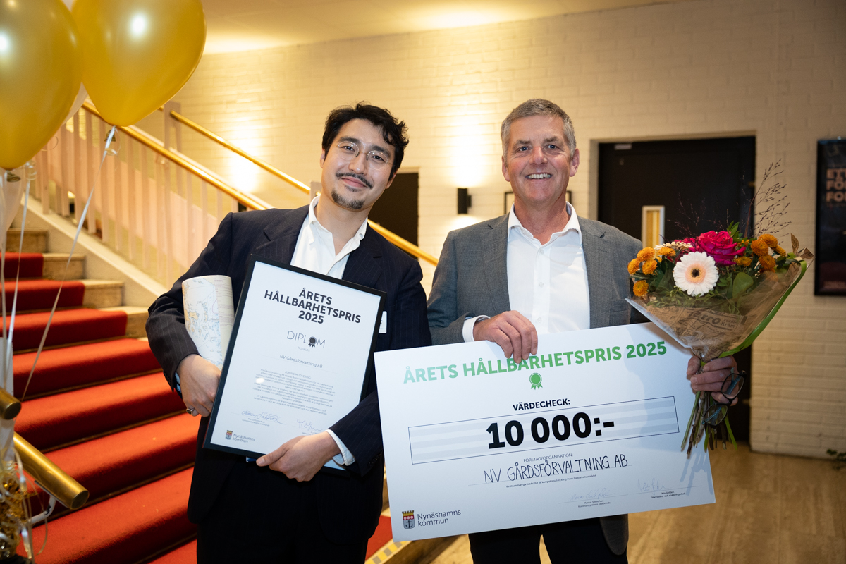 Carl-Gustaf von platen & Tommy Engborg tar emot pris